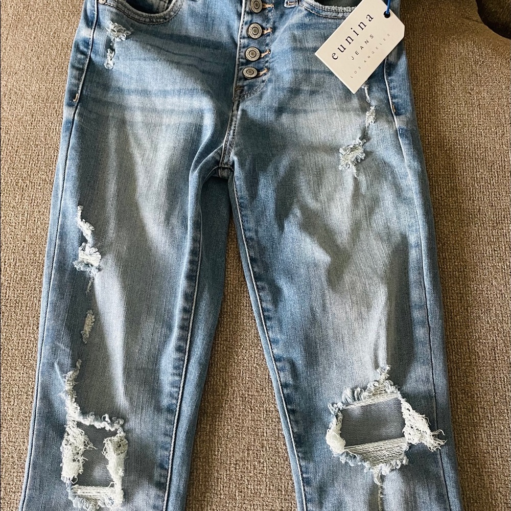 Distressed high waisted jeans